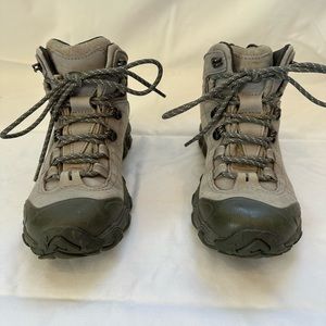 Oboz leather hiking boots - Women’s size 6.